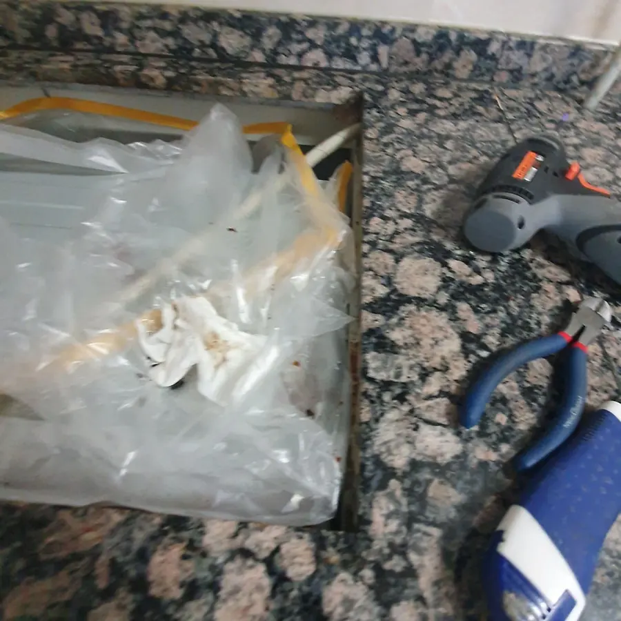 판교 가스쿡탑 교체, 부식된 상판 틈새를 정리하고 새 제품 설치 현장 사진 9