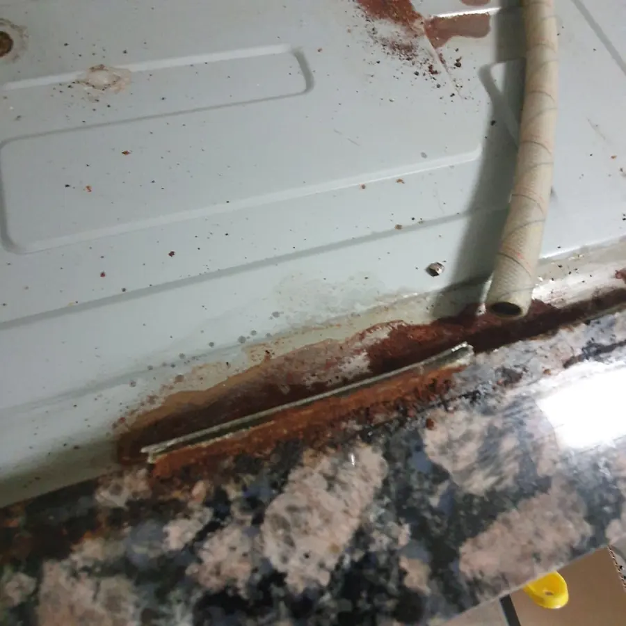 판교 가스쿡탑 교체, 부식된 상판 틈새를 정리하고 새 제품 설치 현장 사진 5
