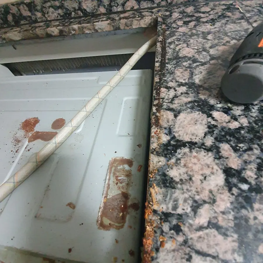 판교 가스쿡탑 교체, 부식된 상판 틈새를 정리하고 새 제품 설치 현장 사진 6