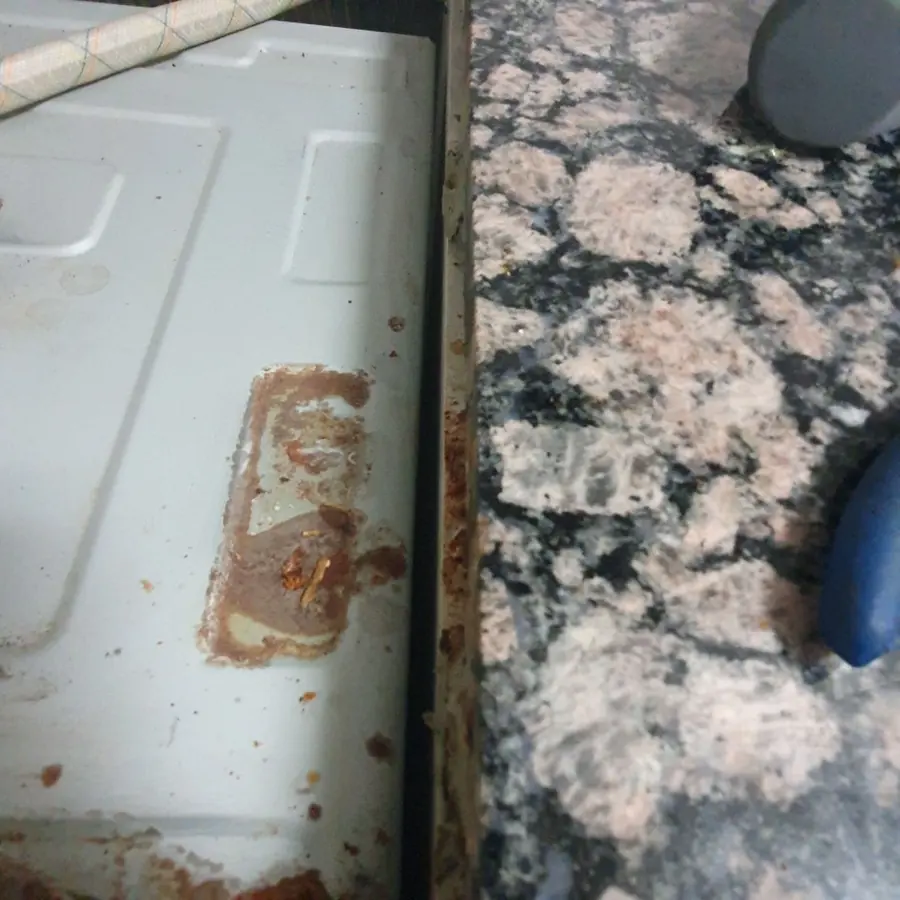 판교 가스쿡탑 교체, 부식된 상판 틈새를 정리하고 새 제품 설치 현장 사진 7